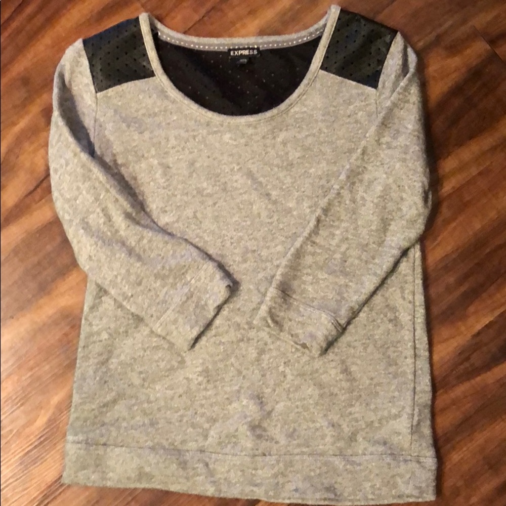 Gray 3-quarter sleeve sweater
